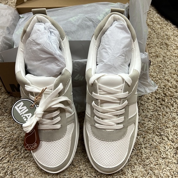 Shoes - Picture 3 of 5